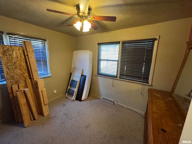 718 E LONDON Avenue, Peoria Heights, IL 61616