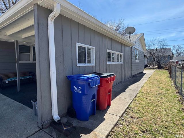 718 E LONDON Avenue, Peoria Heights, IL 61616