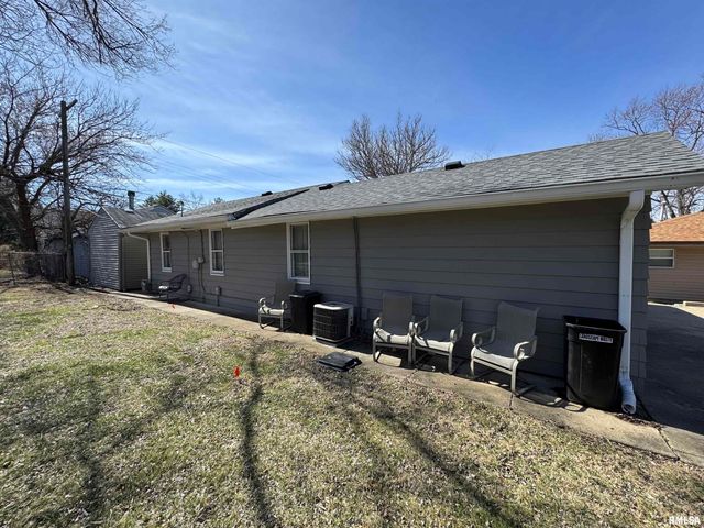 718 E LONDON Avenue, Peoria Heights, IL 61616