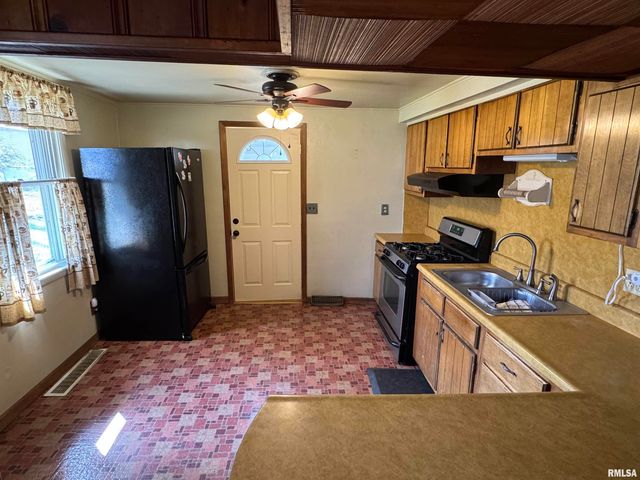 718 E LONDON Avenue, Peoria Heights, IL 61616