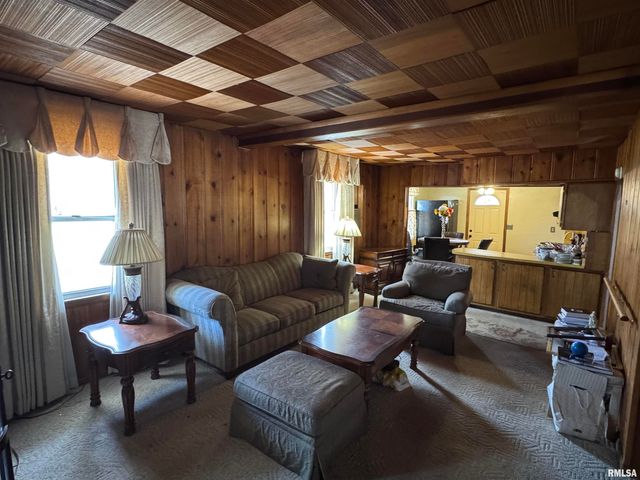 718 E LONDON Avenue, Peoria Heights, IL 61616