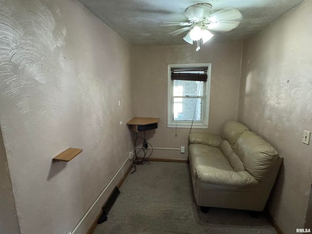 718 E LONDON Avenue, Peoria Heights, IL 61616