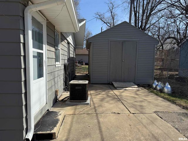 718 E LONDON Avenue, Peoria Heights, IL 61616