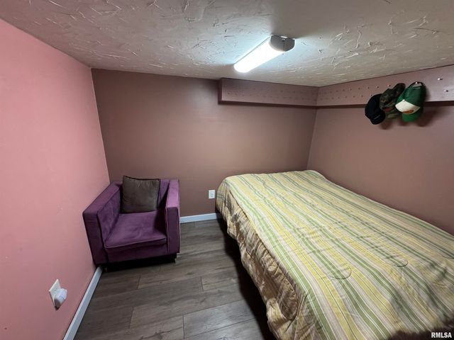 718 E LONDON Avenue, Peoria Heights, IL 61616