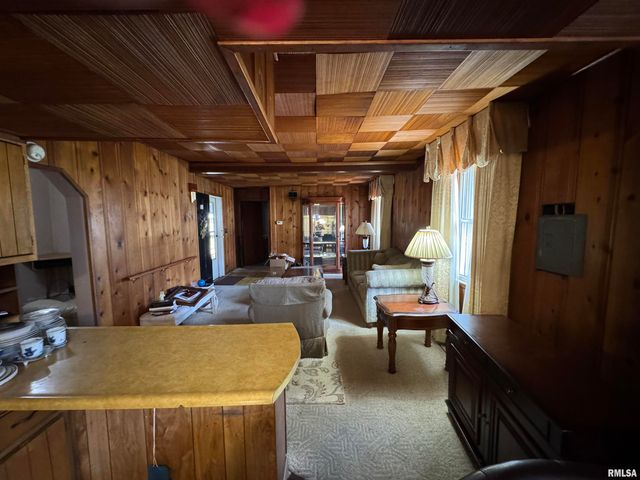 718 E LONDON Avenue, Peoria Heights, IL 61616