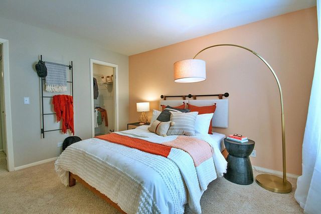 4212 Chesapeake Drive 3D, Aurora, IL 60504