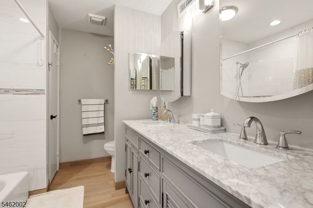 11 Vreeland Ct, Sayreville Boro, NJ 08872