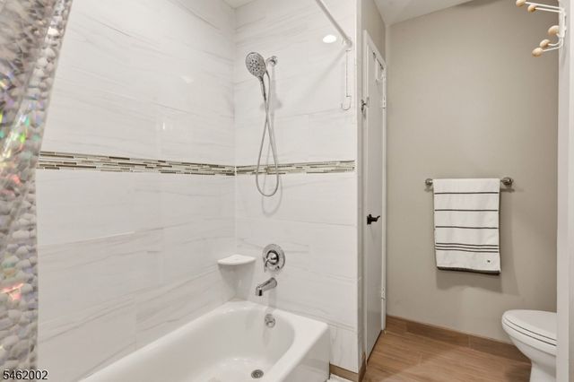 11 Vreeland Ct, Sayreville Boro, NJ 08872
