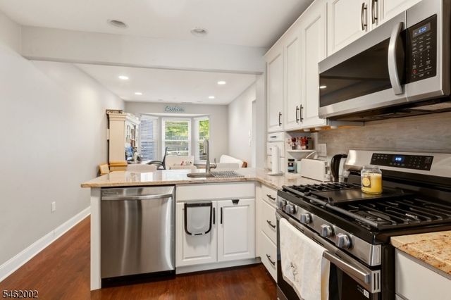 11 Vreeland Ct, Sayreville Boro, NJ 08872
