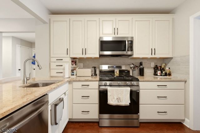 11 Vreeland Ct, Sayreville Boro, NJ 08872