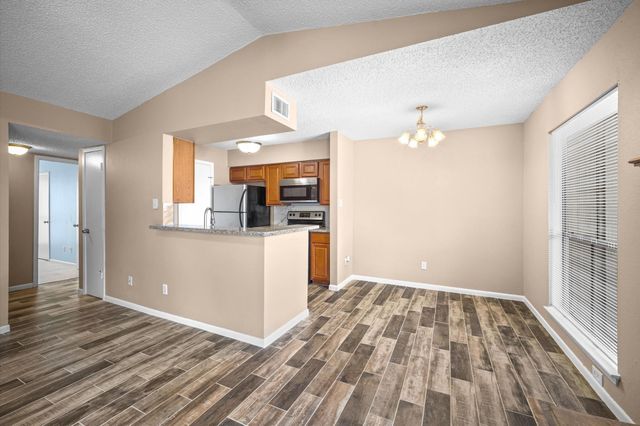 17331 Red Oak Drive 10, Houston, TX 77090
