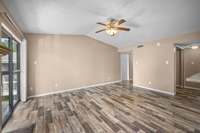 17331 Red Oak Drive 10, Houston, TX 77090