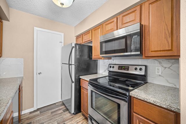 17331 Red Oak Drive 10, Houston, TX 77090