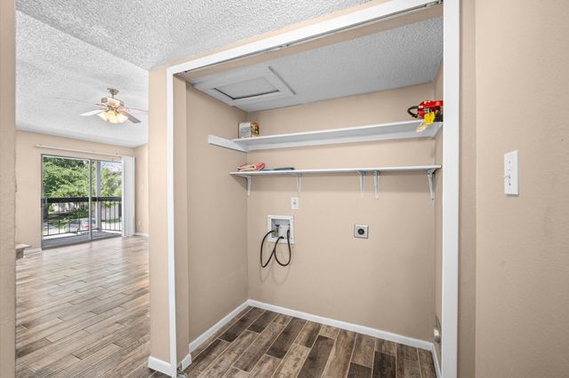 17331 Red Oak Drive 10, Houston, TX 77090