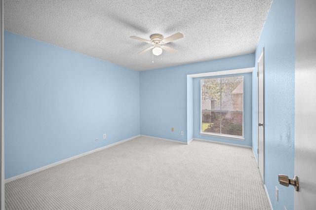 17331 Red Oak Drive 10, Houston, TX 77090