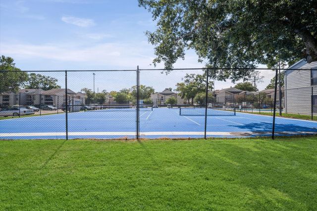 17331 Red Oak Drive 10, Houston, TX 77090
