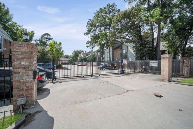 17331 Red Oak Drive 10, Houston, TX 77090