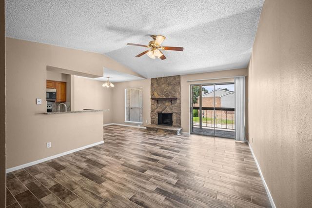17331 Red Oak Drive 10, Houston, TX 77090