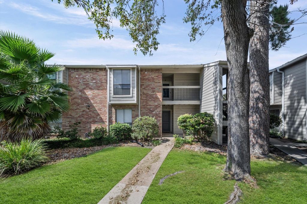17331 Red Oak Drive 10, Houston, TX 77090