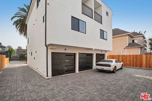 1185 Leighton Avenue, Los Angeles, CA 90037