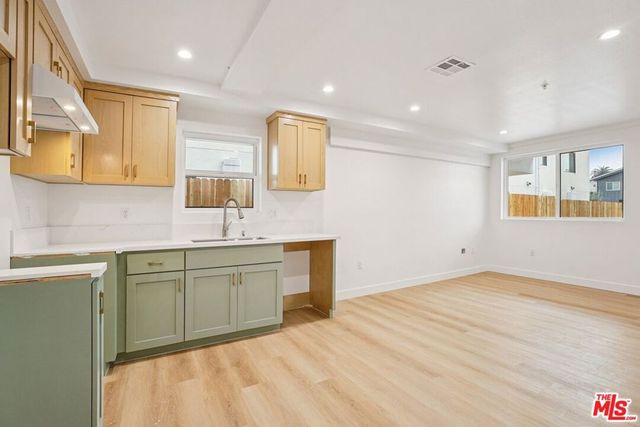 1185 Leighton Avenue, Los Angeles, CA 90037