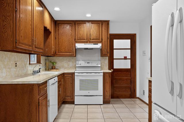 76 Telegraph Hill Road, Holmdel, NJ 07733