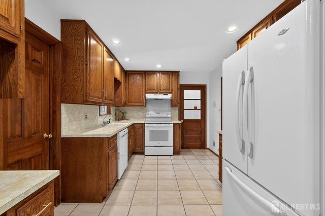 76 Telegraph Hill Road, Holmdel, NJ 07733