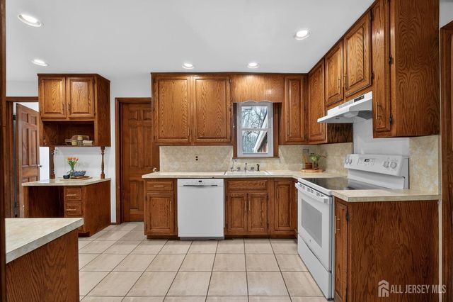 76 Telegraph Hill Road, Holmdel, NJ 07733