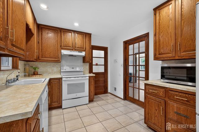 76 Telegraph Hill Road, Holmdel, NJ 07733