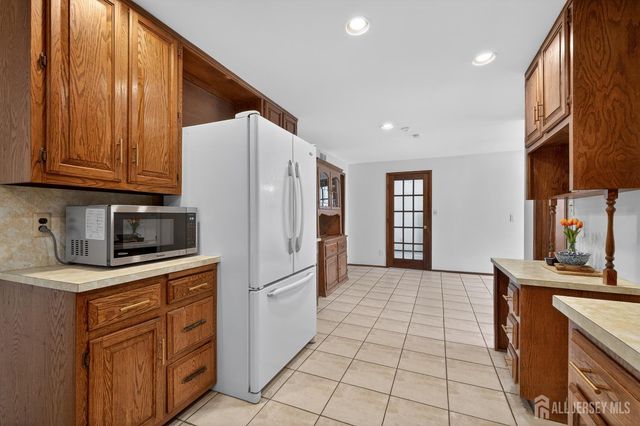 76 Telegraph Hill Road, Holmdel, NJ 07733