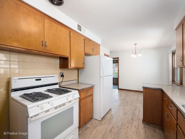 6038 N Austin Avenue, Chicago, IL 60646