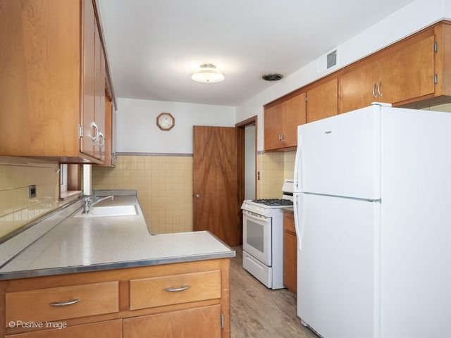 6038 N Austin Avenue, Chicago, IL 60646