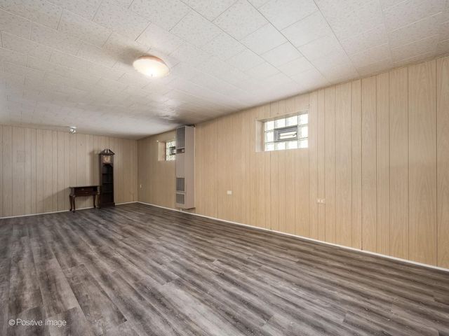 6038 N Austin Avenue, Chicago, IL 60646