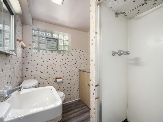 6038 N Austin Avenue, Chicago, IL 60646