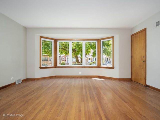 6038 N Austin Avenue, Chicago, IL 60646