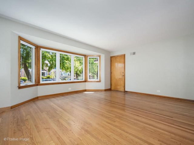 6038 N Austin Avenue, Chicago, IL 60646