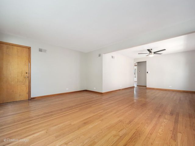 6038 N Austin Avenue, Chicago, IL 60646