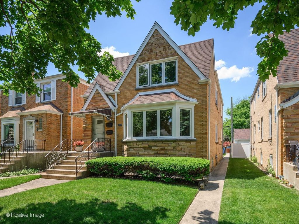 6038 N Austin Avenue, Chicago, IL 60646