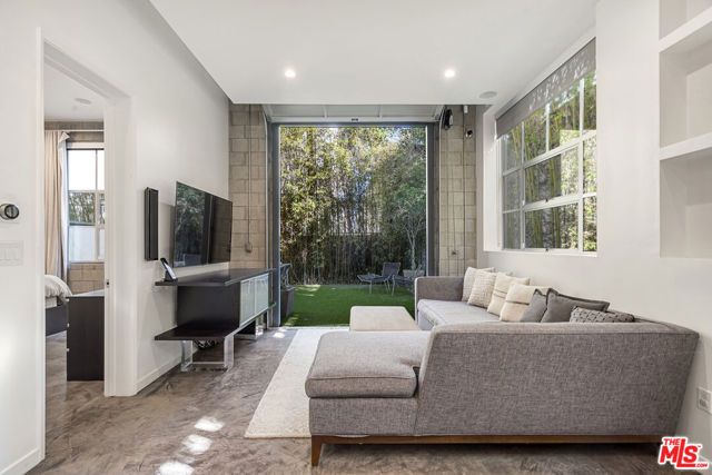 710 N Orlando Avenue 104, West Hollywood, CA 90069