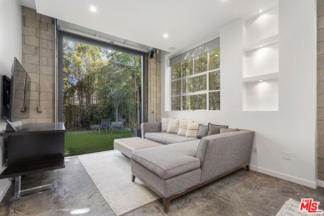 710 N Orlando Avenue 104, West Hollywood, CA 90069