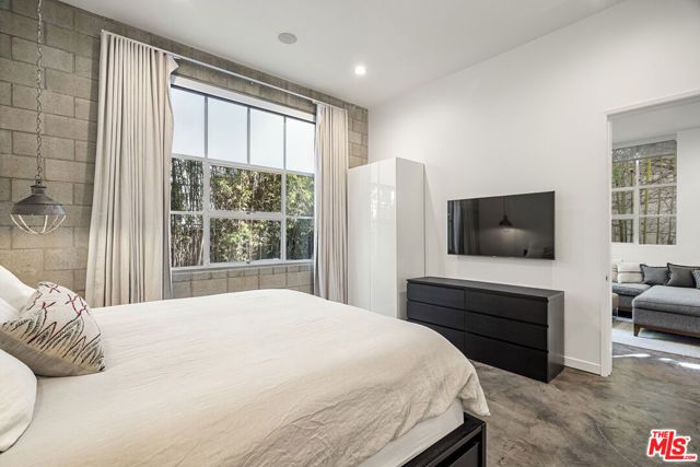 710 N Orlando Avenue 104, West Hollywood, CA 90069