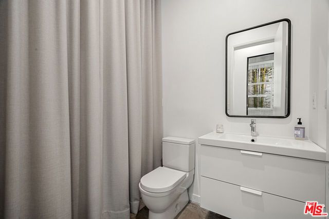 710 N Orlando Avenue 104, West Hollywood, CA 90069