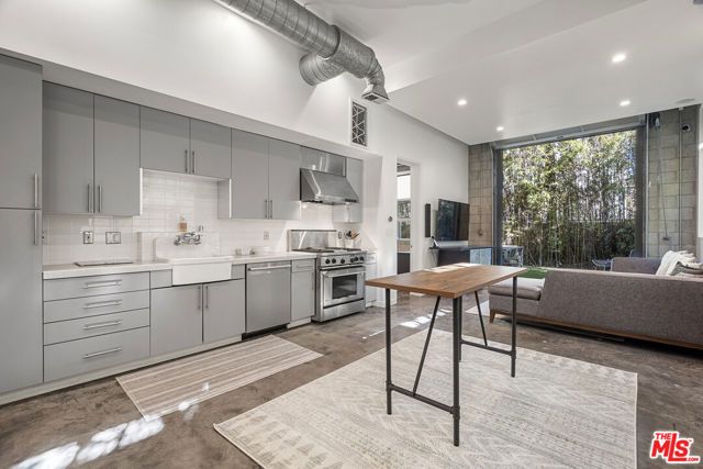 710 N Orlando Avenue 104, West Hollywood, CA 90069