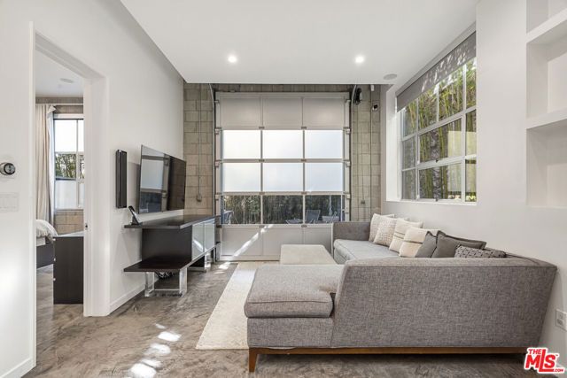 710 N Orlando Avenue 104, West Hollywood, CA 90069