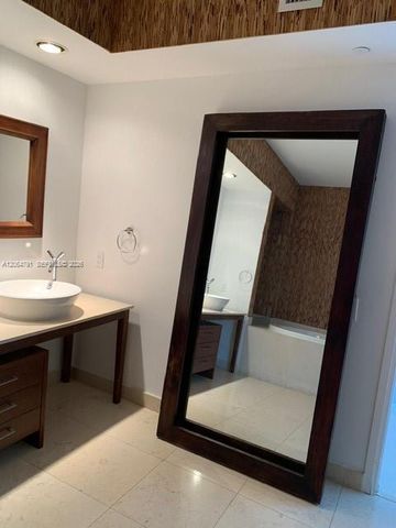 450 Alton Rd 2207, Miami Beach, FL 33139