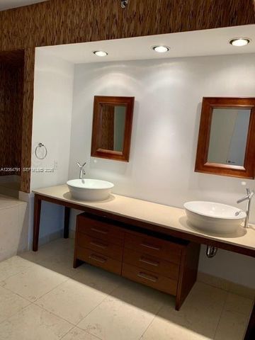 450 Alton Rd 2207, Miami Beach, FL 33139