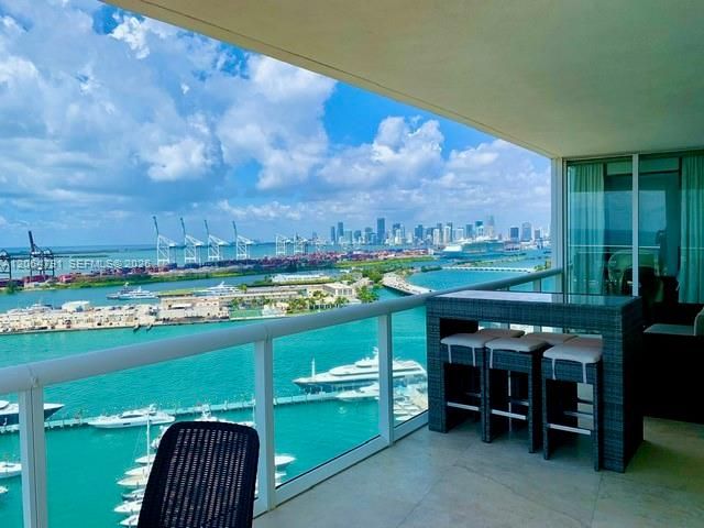 450 Alton Rd 2207, Miami Beach, FL 33139