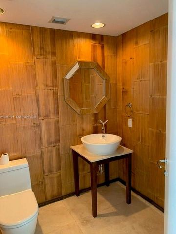 450 Alton Rd 2207, Miami Beach, FL 33139