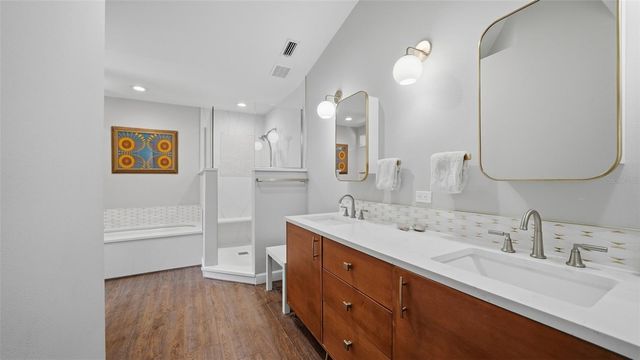 4668 HAMLETS GROVE DRIVE, Sarasota, FL 34235