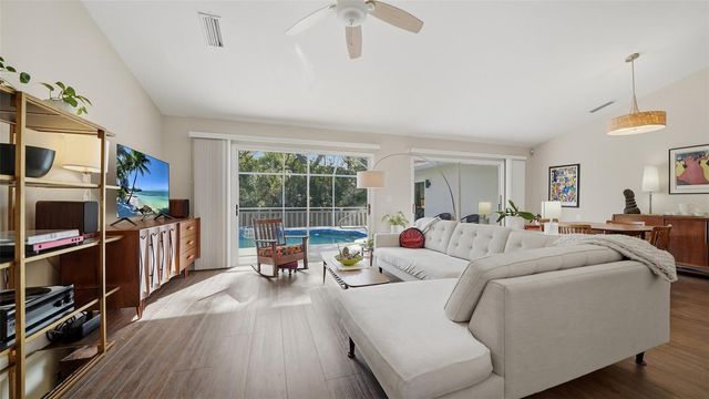 4668 HAMLETS GROVE DRIVE, Sarasota, FL 34235